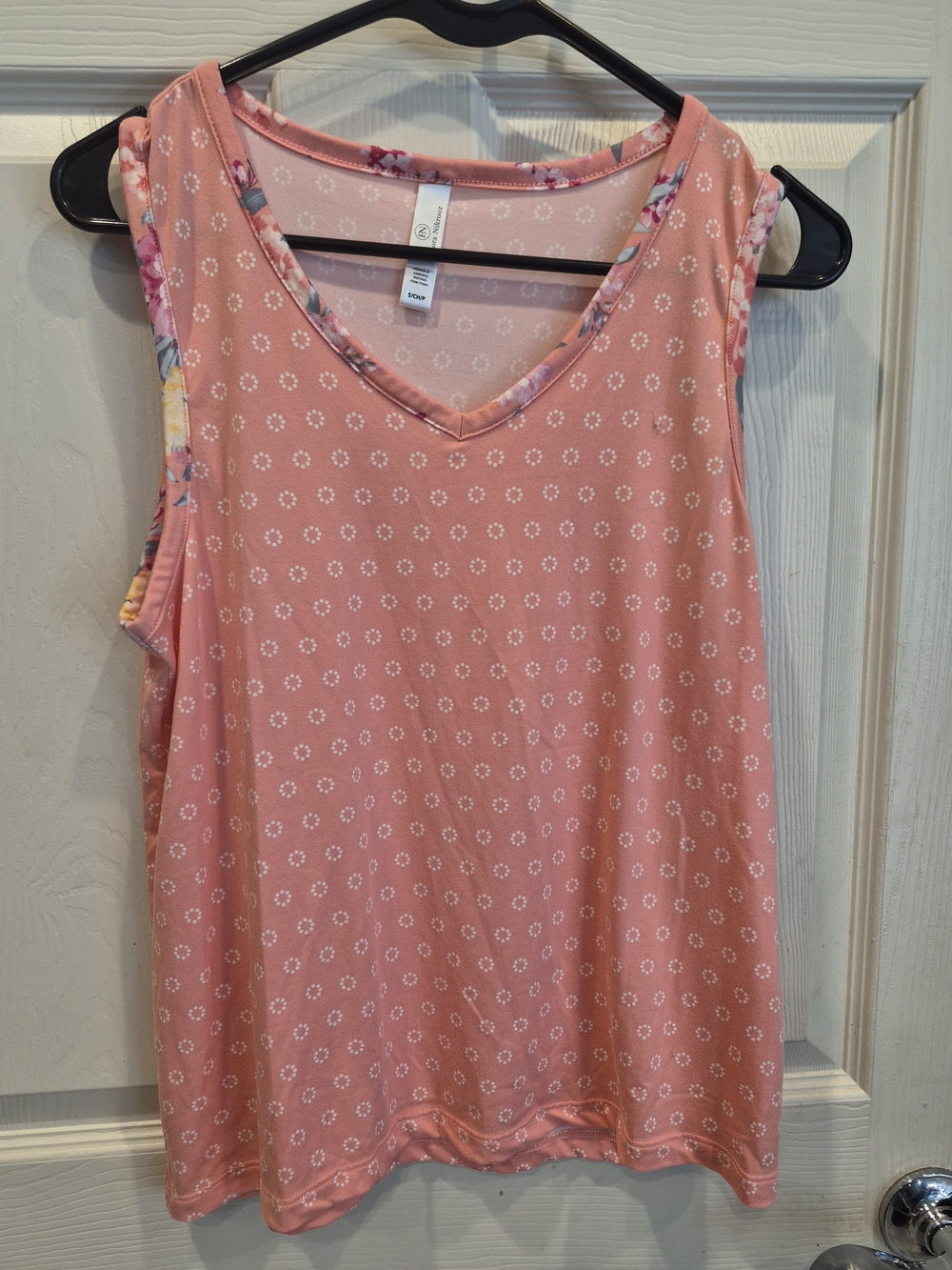 5/25 Women’s V-Neck Sleeveless Tank Top - Peach Floral Trim
